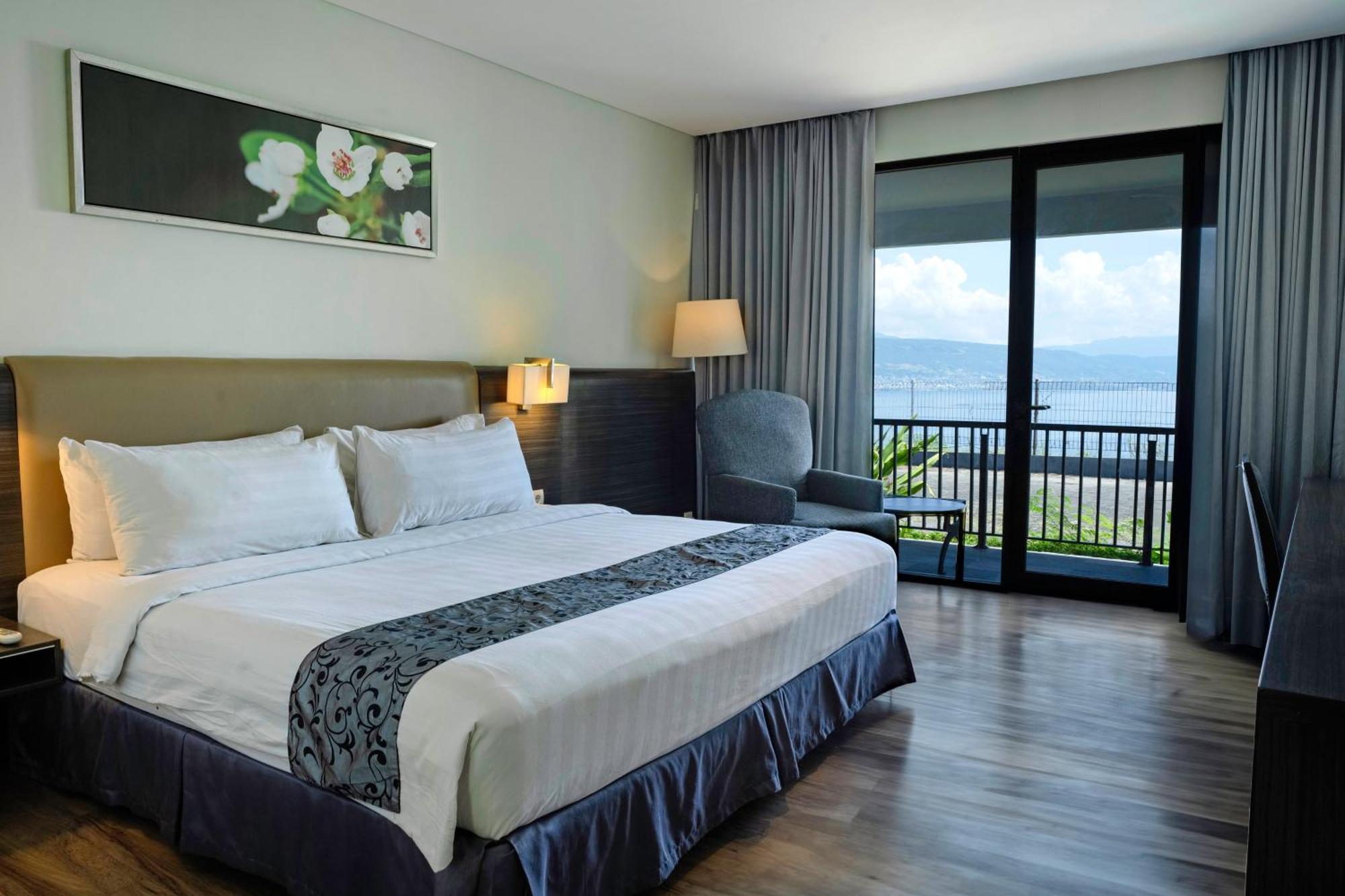 เอสเตรลลาร์ โฮเต็ล แอนด์ คอนเฟอเรนซ์ Hotel ลูวุก ภายนอก รูปภาพ