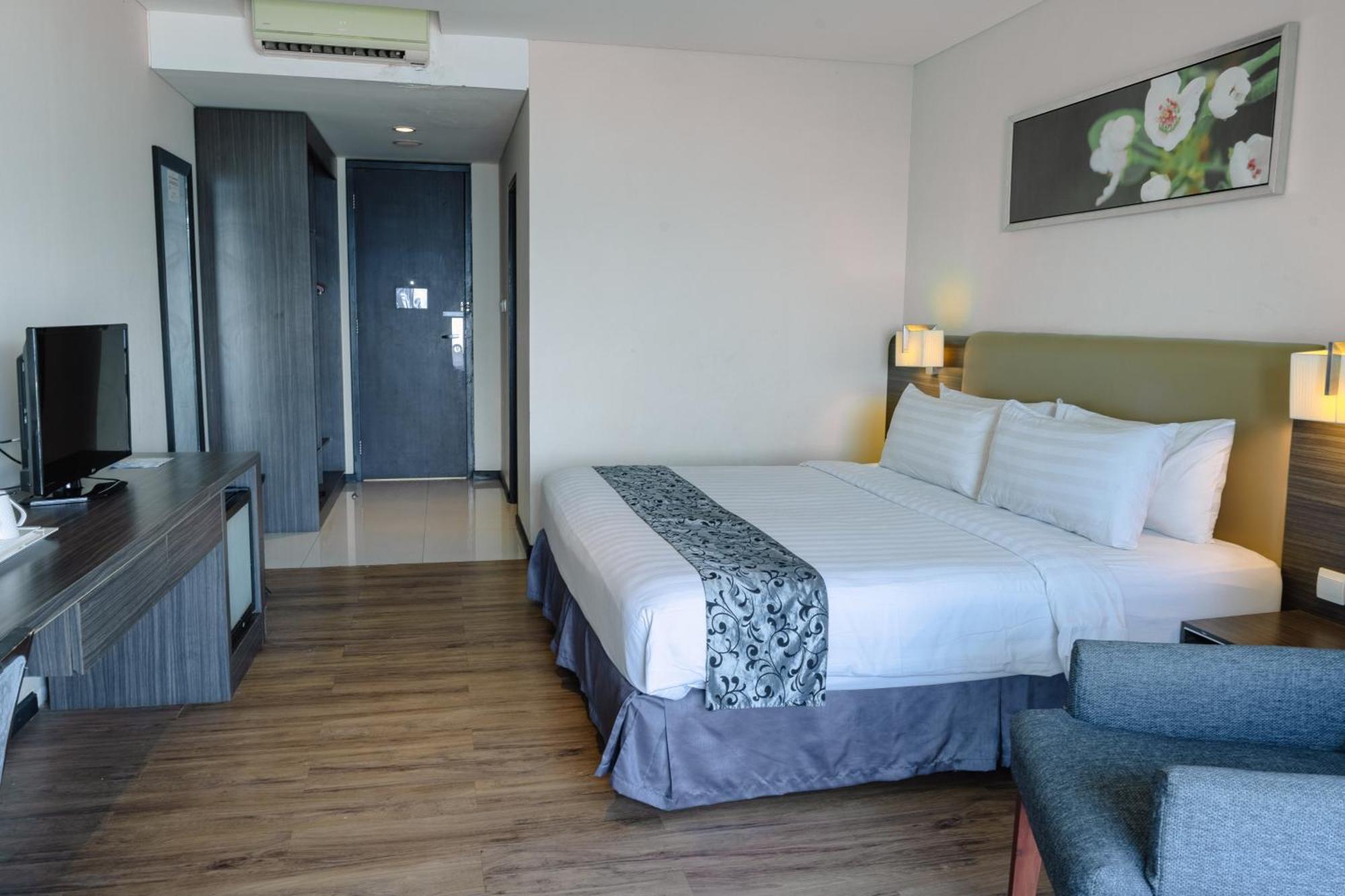 เอสเตรลลาร์ โฮเต็ล แอนด์ คอนเฟอเรนซ์ Hotel ลูวุก ภายนอก รูปภาพ