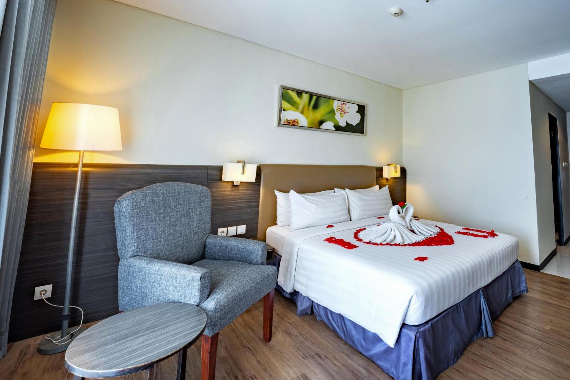 เอสเตรลลาร์ โฮเต็ล แอนด์ คอนเฟอเรนซ์ Hotel ลูวุก ภายนอก รูปภาพ