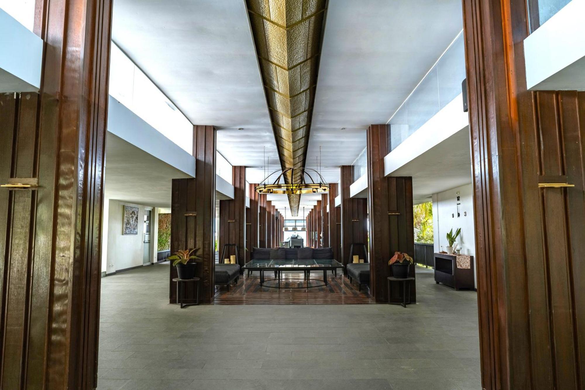 เอสเตรลลาร์ โฮเต็ล แอนด์ คอนเฟอเรนซ์ Hotel ลูวุก ภายนอก รูปภาพ