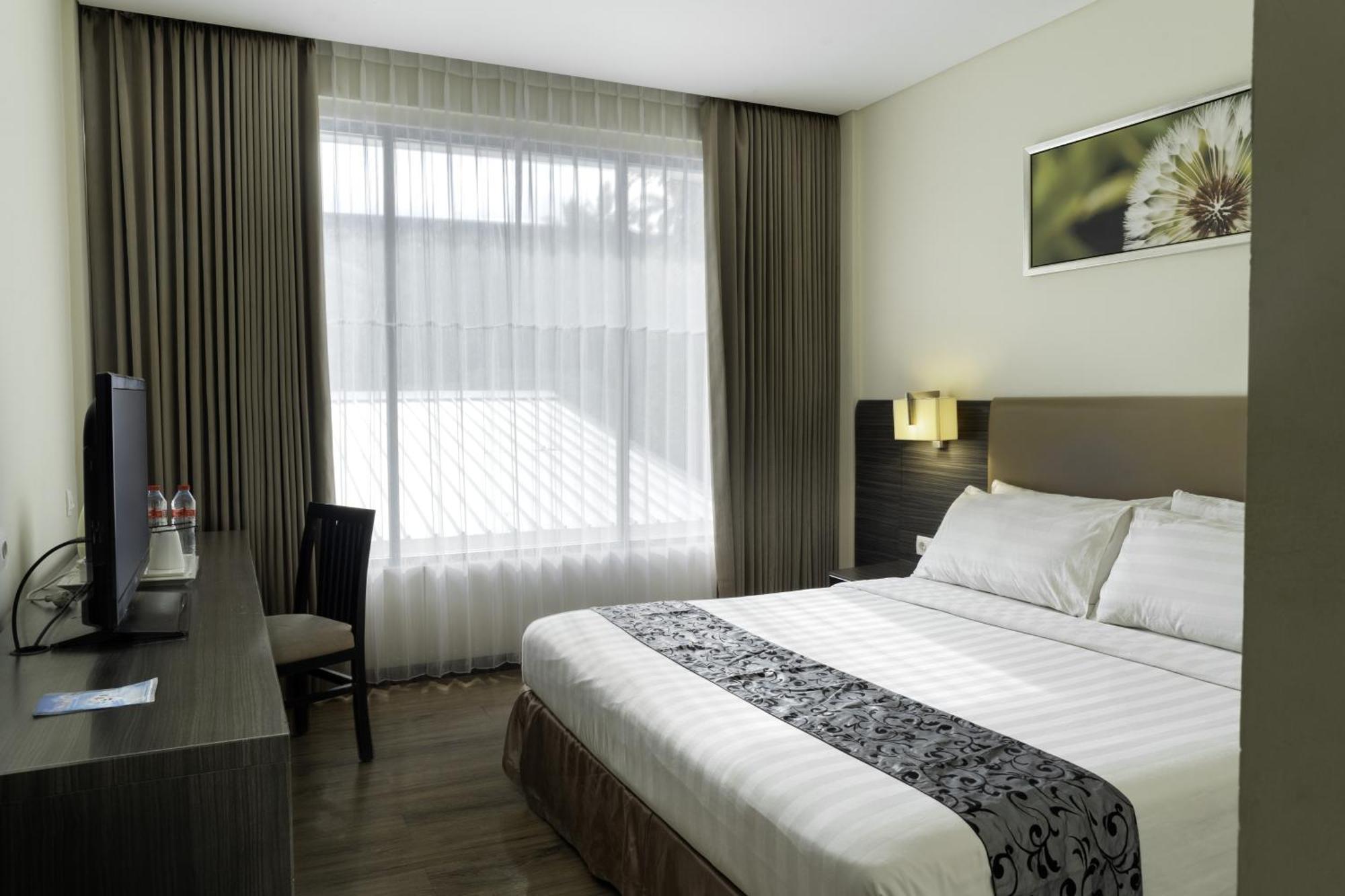 เอสเตรลลาร์ โฮเต็ล แอนด์ คอนเฟอเรนซ์ Hotel ลูวุก ภายนอก รูปภาพ
