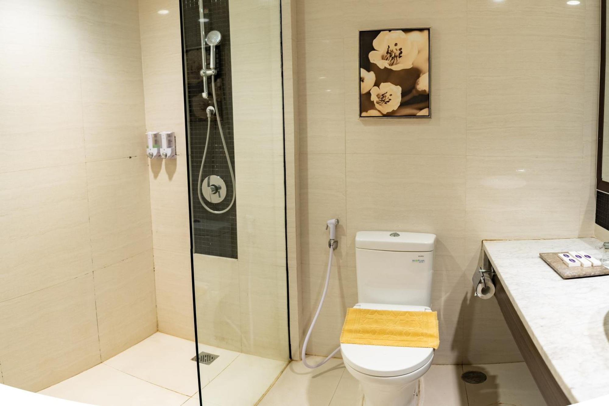 เอสเตรลลาร์ โฮเต็ล แอนด์ คอนเฟอเรนซ์ Hotel ลูวุก ภายนอก รูปภาพ