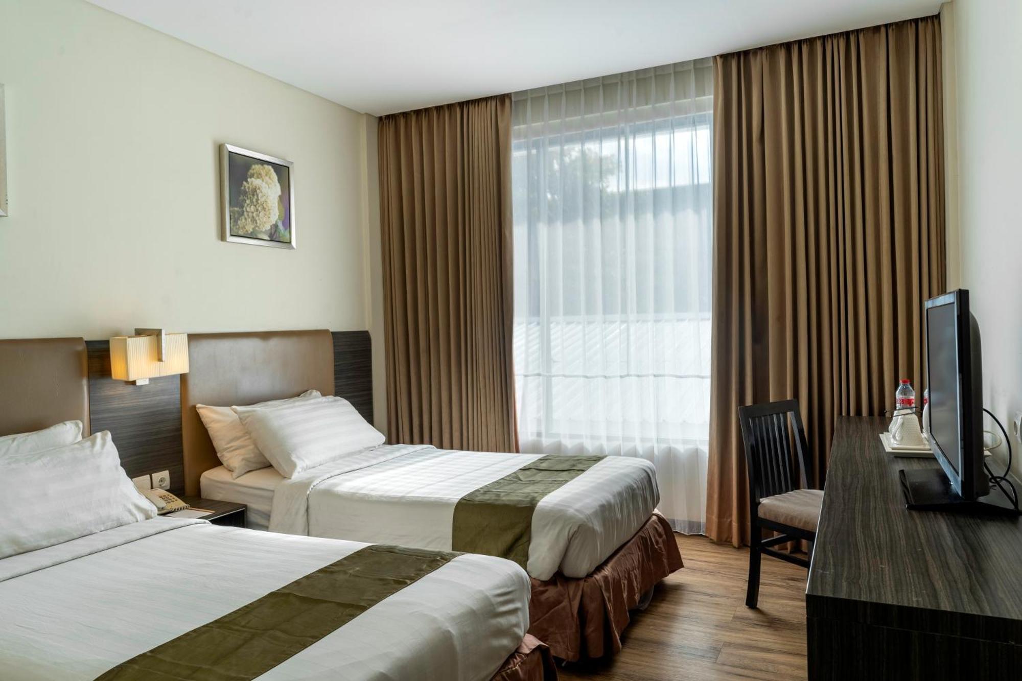 เอสเตรลลาร์ โฮเต็ล แอนด์ คอนเฟอเรนซ์ Hotel ลูวุก ภายนอก รูปภาพ
