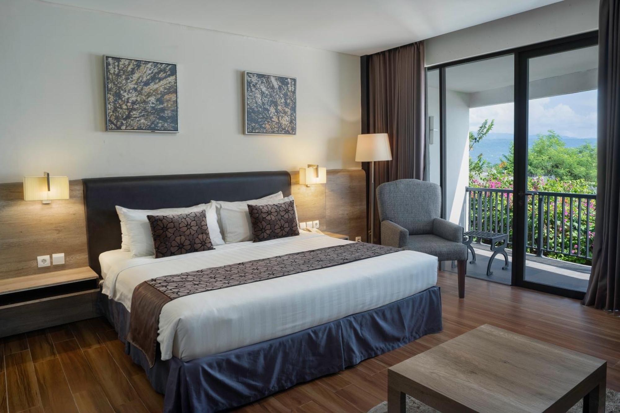 เอสเตรลลาร์ โฮเต็ล แอนด์ คอนเฟอเรนซ์ Hotel ลูวุก ภายนอก รูปภาพ