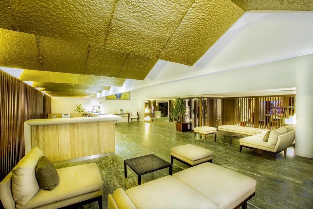 เอสเตรลลาร์ โฮเต็ล แอนด์ คอนเฟอเรนซ์ Hotel ลูวุก ภายนอก รูปภาพ